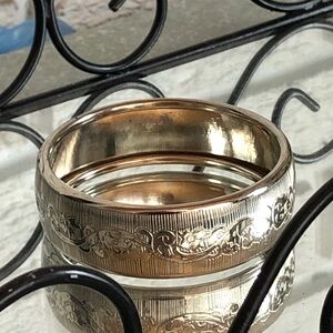 Vintage etched floral and leaf design silver bracelet